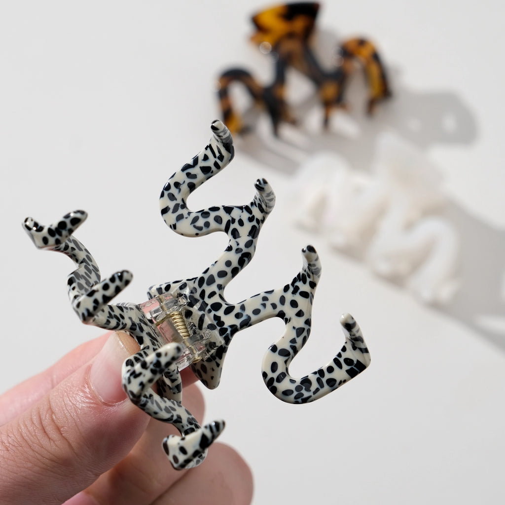 Classic Small Wavy Claw Clip