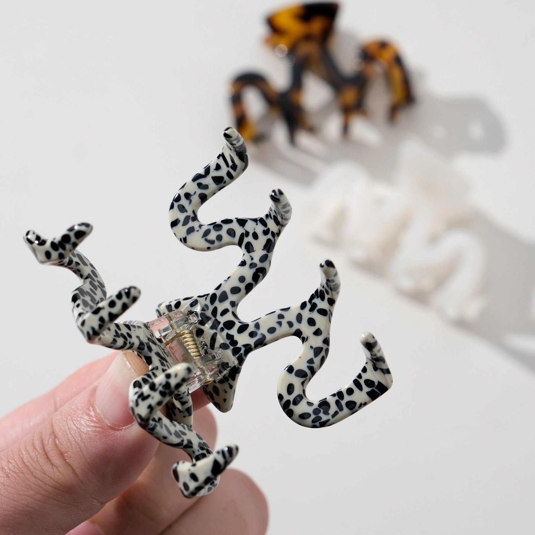 Classic Small Wavy Claw Clip